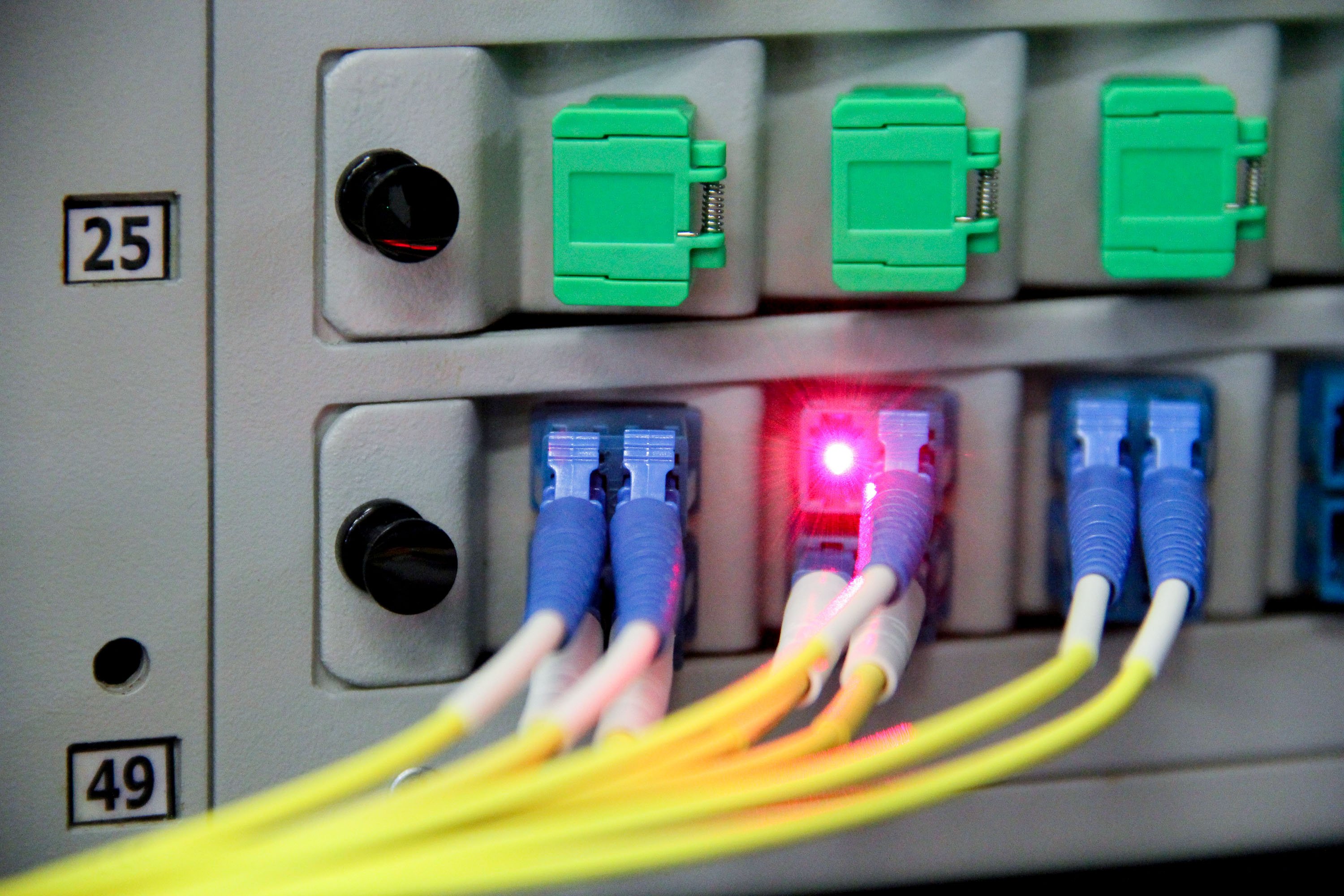 Fibre optic connectors and adaptors